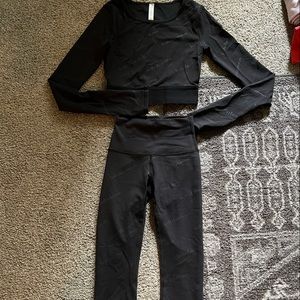 Lululemon Wunder Train bundle set! In excellent condition! Size 2
